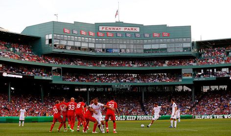 Liverpool y Roma disputaron un amistoso en Fenwey Park en 2012. Liverpool y Roma disputaron un amistoso en Fenwey Park en 2012.
