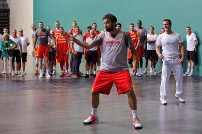 Induráin, anfitrión de la selección española en el Navarra Arena de Pamplona Induráin, anfitrión de la selección española en el Navarra Arena de Pamplona