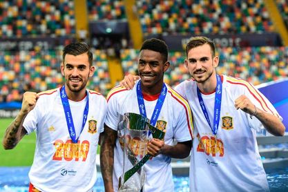 Dani Ceballos, Junior Firpo y Fabián Ruiz, tres jugadores de la cantera verdiblanca, celebran el reciente campeonato de Europa 2019. Dani Ceballos, Junior Firpo y Fabián Ruiz, tres jugadores de la cantera verdiblanca, celebran el reciente campeonato de Europa 2019.