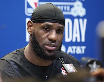 La NCAA establece nuevos requisitos a los agentes; James los crítica y rechaza La NCAA establece nuevos requisitos a los agentes; James los crítica y rechaza