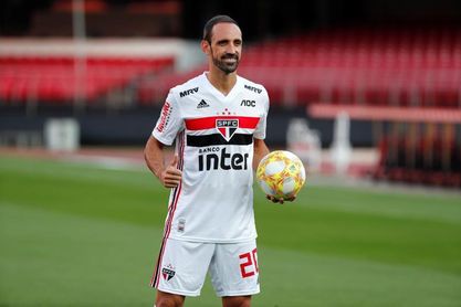 Juanfran espera mostrar su "mejor fútbol" en Sao Paulo y avisa a Filipe Luis Juanfran espera mostrar su "mejor fútbol" en Sao Paulo y avisa a Filipe Luis