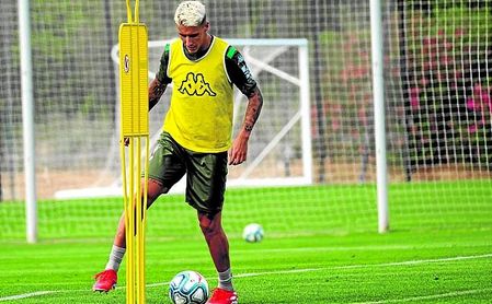 Tello, en un entrenamiento de esta pretemporada, donde ha sido uno de los favoritos de Rubi. Tello, en un entrenamiento de esta pretemporada, donde ha sido uno de los favoritos de Rubi.