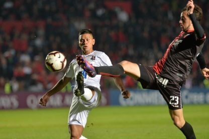 4-0. Colón golea al Zulia, revierte la serie y se mete en semifinales 4-0. Colón golea al Zulia, revierte la serie y se mete en semifinales