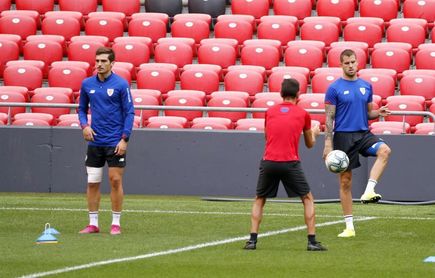 Córdoba (Athletic) se resiente de sus molestias en una rodilla Córdoba (Athletic) se resiente de sus molestias en una rodilla