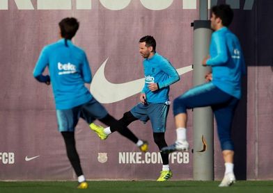 Messi se entrena ya con sus compañeros Messi se entrena ya con sus compañeros