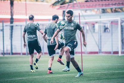 El AS Monaco presentó a Lecomte, Ben Yedder, Aguilar, Mendy y Slimani de una tacada. El AS Monaco presentó a Lecomte, Ben Yedder, Aguilar, Mendy y Slimani de una tacada.