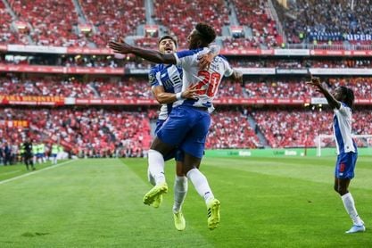 0-2. El Oporto se lleva el clásico en casa del Benfica 0-2. El Oporto se lleva el clásico en casa del Benfica
