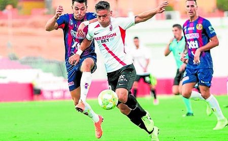 El Sevilla no pudo superar el tramado defensivo que puso el Yeclano. El Sevilla no pudo superar el tramado defensivo que puso el Yeclano.