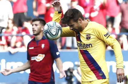 Piqué: "No es penalti, salto de forma natural" Piqué: "No es penalti, salto de forma natural"