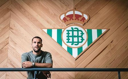 Pedraza posa para ESTADIO Deportivo en la ciudad deportiva del Betis. Pedraza posa para ESTADIO Deportivo en la ciudad deportiva del Betis.