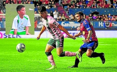 Ismael Gutiérrez salió con ocho años del benjamín de La Liara al Betis, con el que ya ha jugado en Primera. Ismael Gutiérrez salió con ocho años del benjamín de La Liara al Betis, con el que ya ha jugado en Primera.