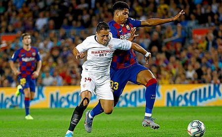 Araujo acusa a Chicharito: "Se deja caer" Araujo acusa a Chicharito: "Se deja caer"