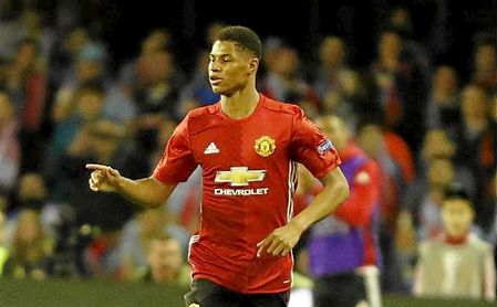Marchus Rashford con la elástica del United Marchus Rashford con la elástica del United