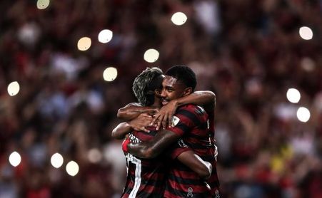 Un Flamengo diezmado gana y se mantiene líder del fútbol en Brasil, con ocho puntos de ventaja Un Flamengo diezmado gana y se mantiene líder del fútbol en Brasil, con ocho puntos de ventaja