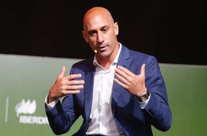 Luis Rubiales a los árbitros: "Sois los mejores, vamos a defenderos siempre" Luis Rubiales a los árbitros: "Sois los mejores, vamos a defenderos siempre"