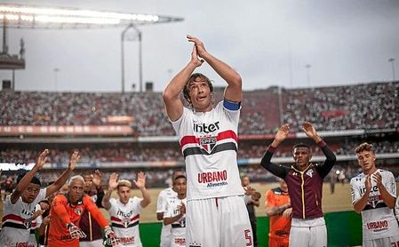 Lugano estuvo jugando hasta el pasado mes de enero, cuando se retiró. Lugano estuvo jugando hasta el pasado mes de enero, cuando se retiró.