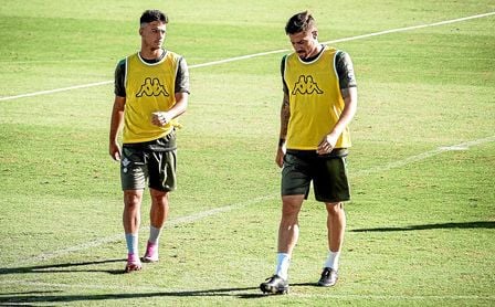 Ismael y Javi García, durante un entrenamiento. Ismael y Javi García, durante un entrenamiento.