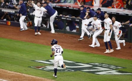 6-4. Altuve pega jonrón de dos carreras y los Astros vuelven a Serie Mundial 6-4. Altuve pega jonrón de dos carreras y los Astros vuelven a Serie Mundial
