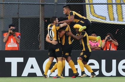 Guaraní se descuelga de la lucha por el Clausura que lidera Olimpia Guaraní se descuelga de la lucha por el Clausura que lidera Olimpia