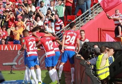 1-0. El Granada se aúpa al liderato al ganar a un Betis que sigue en descenso 1-0. El Granada se aúpa al liderato al ganar a un Betis que sigue en descenso