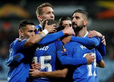 2-5. El Sevilla certifica su pase como primero tras una exhibición goleadora 2-5. El Sevilla certifica su pase como primero tras una exhibición goleadora