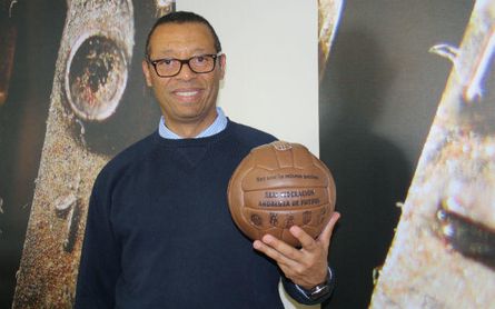 Lewis considera que uno de los principales problemas del Betis es la defensa. Lewis considera que uno de los principales problemas del Betis es la defensa.