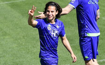 Lainez apenas cuenta en las alineaciones béticas Lainez apenas cuenta en las alineaciones béticas