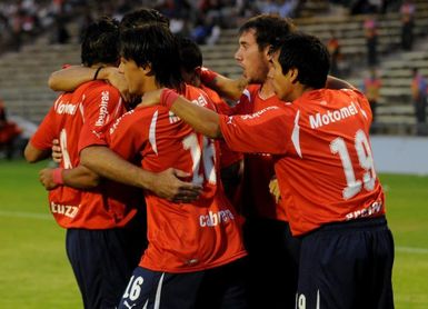 Siete veces alzó el trofeo de la Libertadores el Independiente argentino Siete veces alzó el trofeo de la Libertadores el Independiente argentino