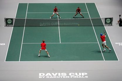 Rusia no echa en falta a Medvedev y arrincona al campeón Rusia no echa en falta a Medvedev y arrincona al campeón