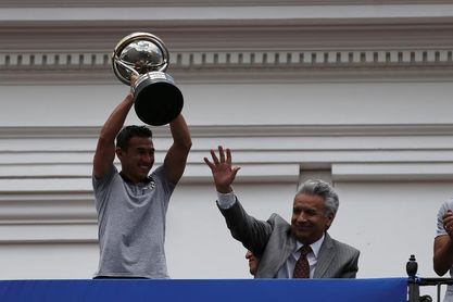 Moreno, condecora al club Independiente del Valle, campeón de la Copa Sudamericana Moreno, condecora al club Independiente del Valle, campeón de la Copa Sudamericana