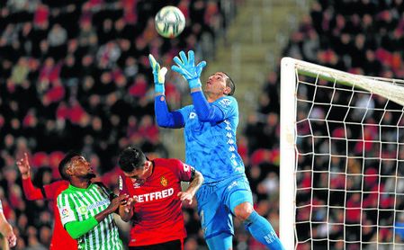 El meta del Betis Joel Robles fue clave en Mallorca con sus buenas paradas. El meta del Betis Joel Robles fue clave en Mallorca con sus buenas paradas.