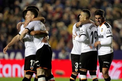 2-4. El Valencia remonta un 2-0 y se lleva el derbi con autoridad 2-4. El Valencia remonta un 2-0 y se lleva el derbi con autoridad