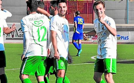 Pablo festeja uno de los dos goles anotados ayer ante la Selección de Asturias. Pablo festeja uno de los dos goles anotados ayer ante la Selección de Asturias.