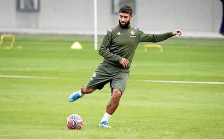 Fekir, durante un entrenamiento del Betis. Fekir, durante un entrenamiento del Betis.