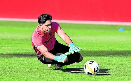 Yassine Bono tendrá esta tarde una nueva oportunidad en la Europa League, donde ha sido titular en cuatro encuentros. Yassine Bono tendrá esta tarde una nueva oportunidad en la Europa League, donde ha sido titular en cuatro encuentros.
