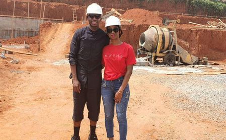 Mbia, en Camerún, construyendo una escuela Mbia, en Camerún, construyendo una escuela