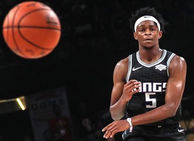 103-114. Fox da a los Kings su tercera victoria en cuatro partidos 103-114. Fox da a los Kings su tercera victoria en cuatro partidos