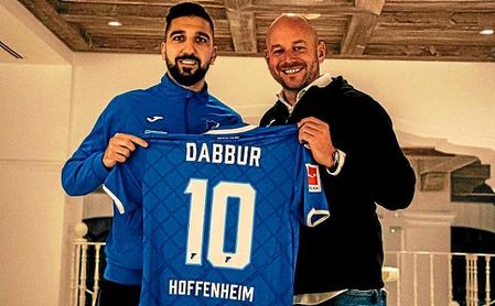 Schreuder, técnico del Hoffenheim, junto a Dabbur. Schreuder, técnico del Hoffenheim, junto a Dabbur.