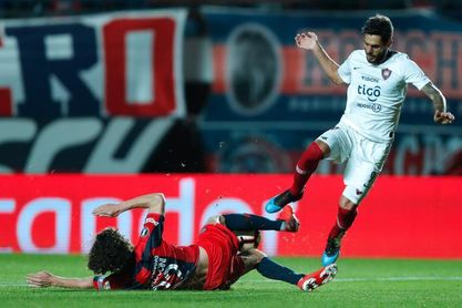 La U de Chile incorpora al argentino Larrivey como punta para su ataque La U de Chile incorpora al argentino Larrivey como punta para su ataque