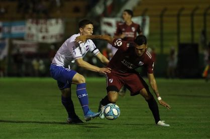 Nacional y River Plate regalan buen fútbol en una noche de verano Nacional y River Plate regalan buen fútbol en una noche de verano