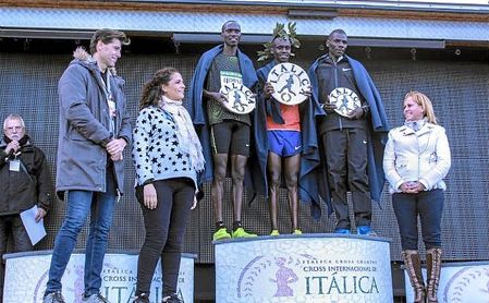 Imagen del podio internacional masculina de la pasada edición del Cross de Itálica. Imagen del podio internacional masculina de la pasada edición del Cross de Itálica.