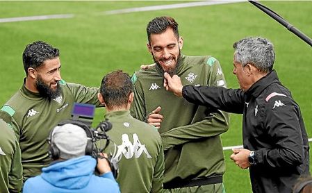 Borja Iglesias, sobre su gol, el partido ante la Real, Europa o su relación con Joaquín Borja Iglesias, sobre su gol, el partido ante la Real, Europa o su relación con Joaquín