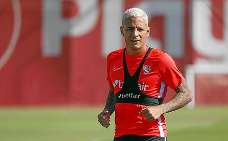 Arana, ahora mismo en Brasil, tiene previsto regresar a Sevilla próximamente. Arana, ahora mismo en Brasil, tiene previsto regresar a Sevilla próximamente.