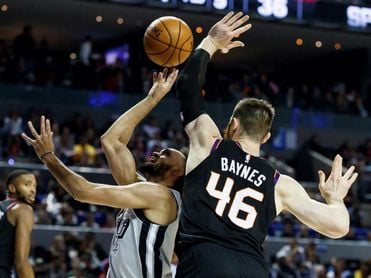 118-120. White contribuyó con 25 puntos al triunfo de los Spurs 118-120. White contribuyó con 25 puntos al triunfo de los Spurs