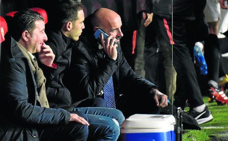 Monchi, director deportivo del Sevilla FC, ante el Granada. Monchi, director deportivo del Sevilla FC, ante el Granada.