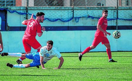 El Castilleja no pasó del empate en el derbi ante la UP Viso. El Castilleja no pasó del empate en el derbi ante la UP Viso.