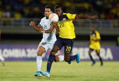 1-0. Sociedad Mac Allister-Gaich da victoria a Argentina y despide a Ecuador 1-0. Sociedad Mac Allister-Gaich da victoria a Argentina y despide a Ecuador