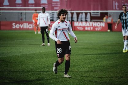 Carlos Álvarez, durante el último partido del Sevilla Atlético. Carlos Álvarez, durante el último partido del Sevilla Atlético.