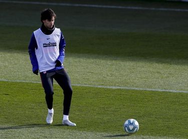 Joao Félix comienza la semana del derbi entrenando al margen del grupo Joao Félix comienza la semana del derbi entrenando al margen del grupo