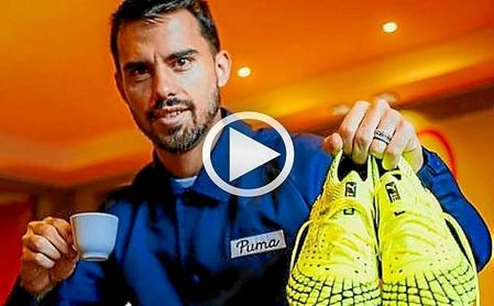 Suso viaja a Sevilla para cerrar su fichaje por el Sevilla FC. Suso viaja a Sevilla para cerrar su fichaje por el Sevilla FC.